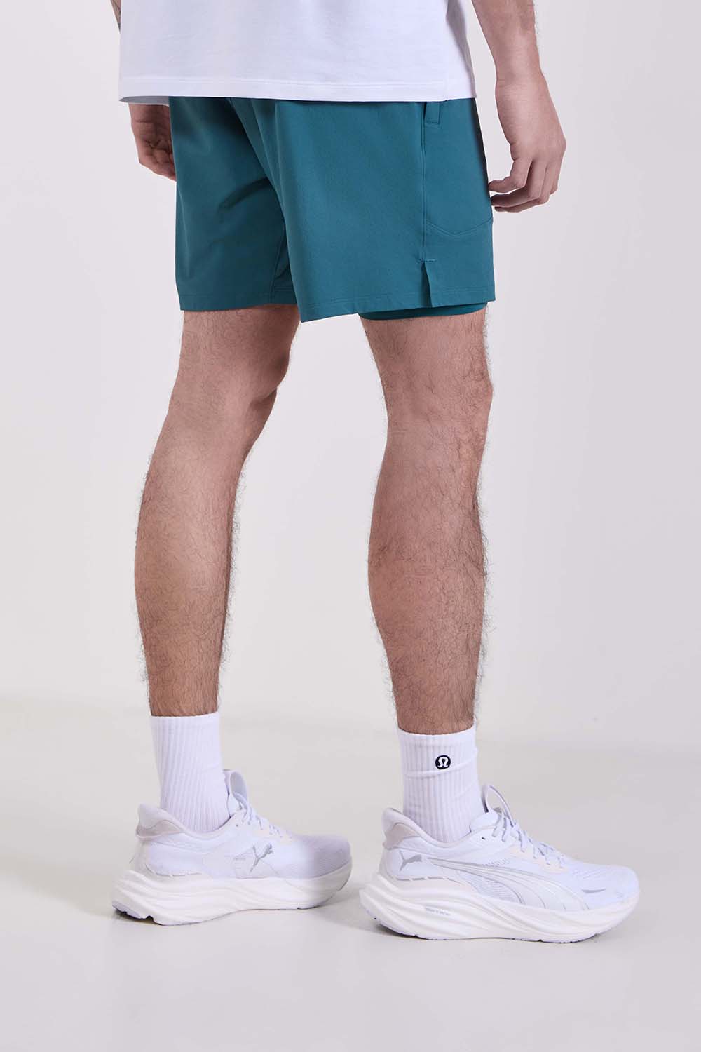 תמונת דוגמן אחורית של License To Train Short 7 LL