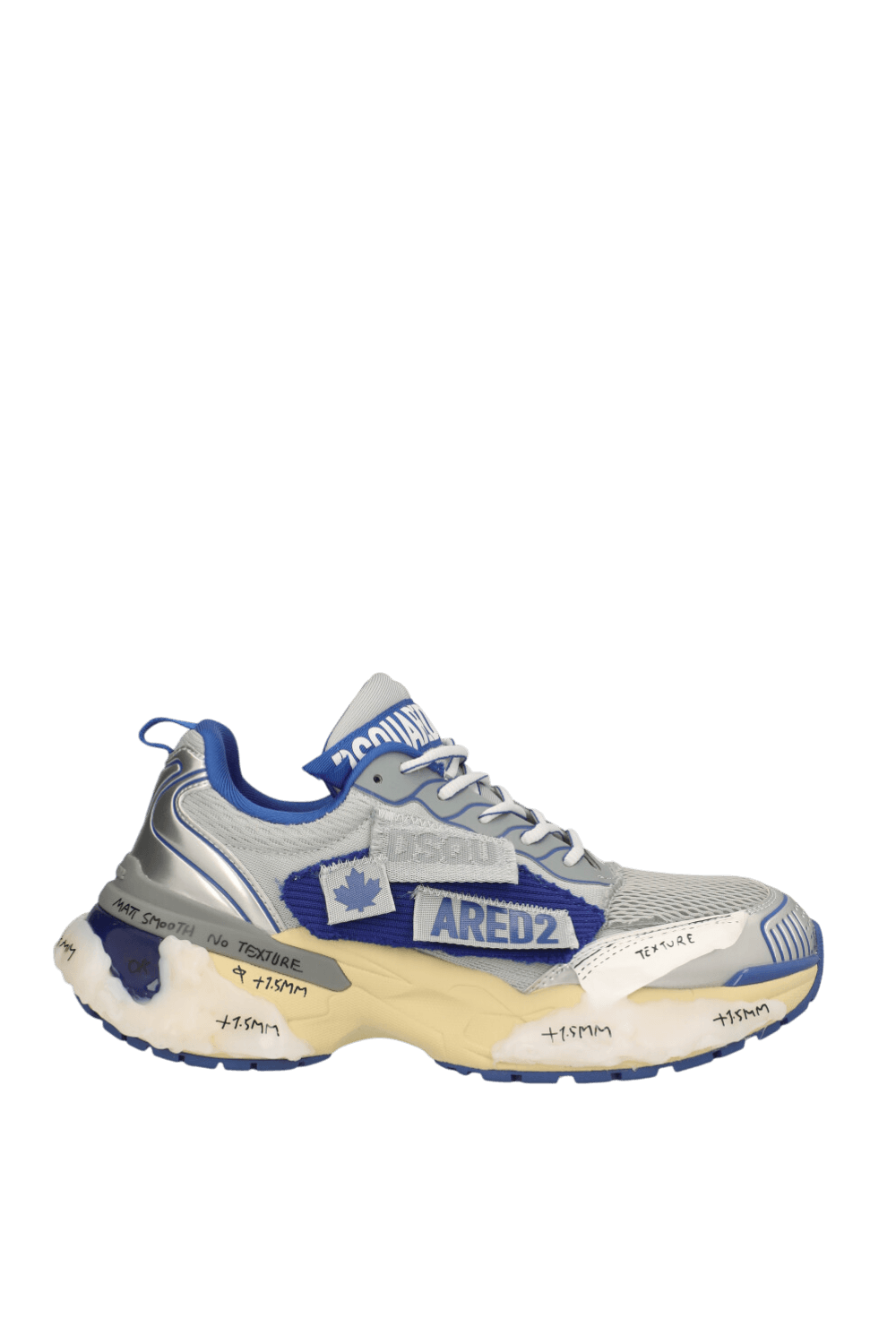 תמונה קידמית של נעלי סניקרס פסטר