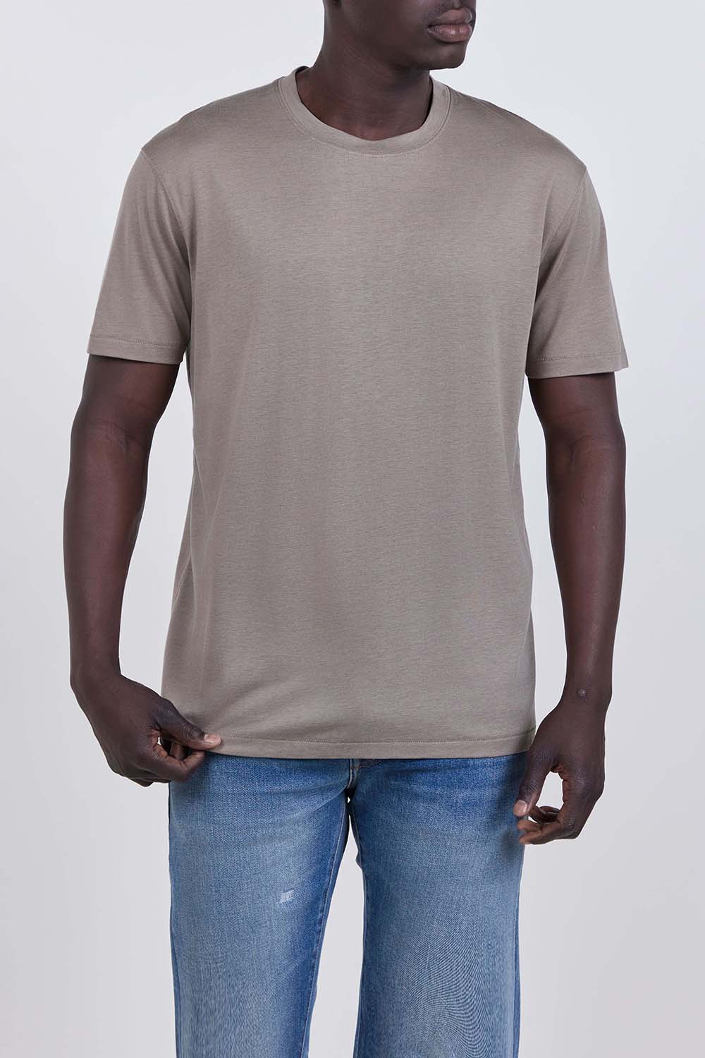 תמונת דוגמן קידמית של חולצת טי