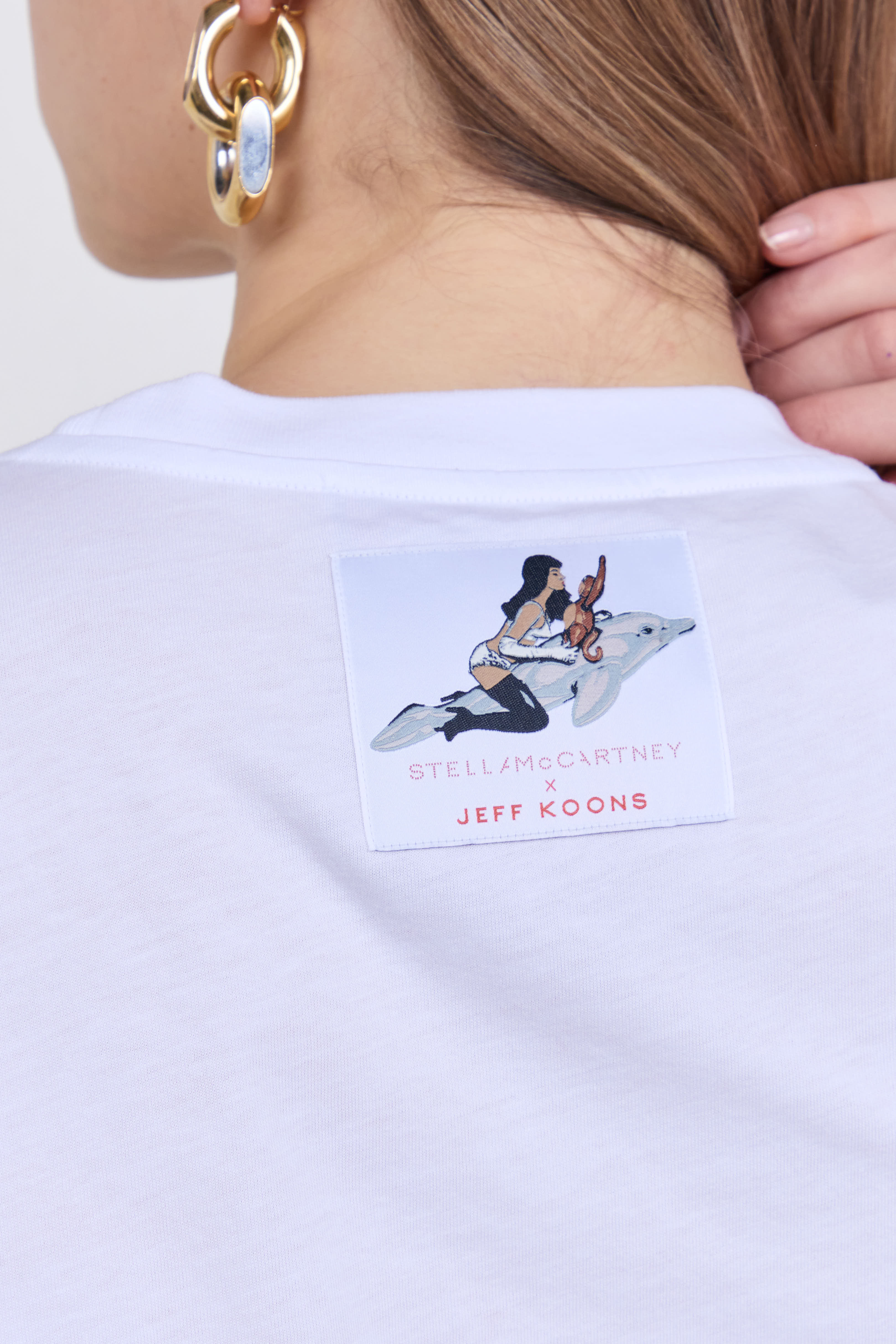 תמונת תקריב דוגמן של חולצת טי