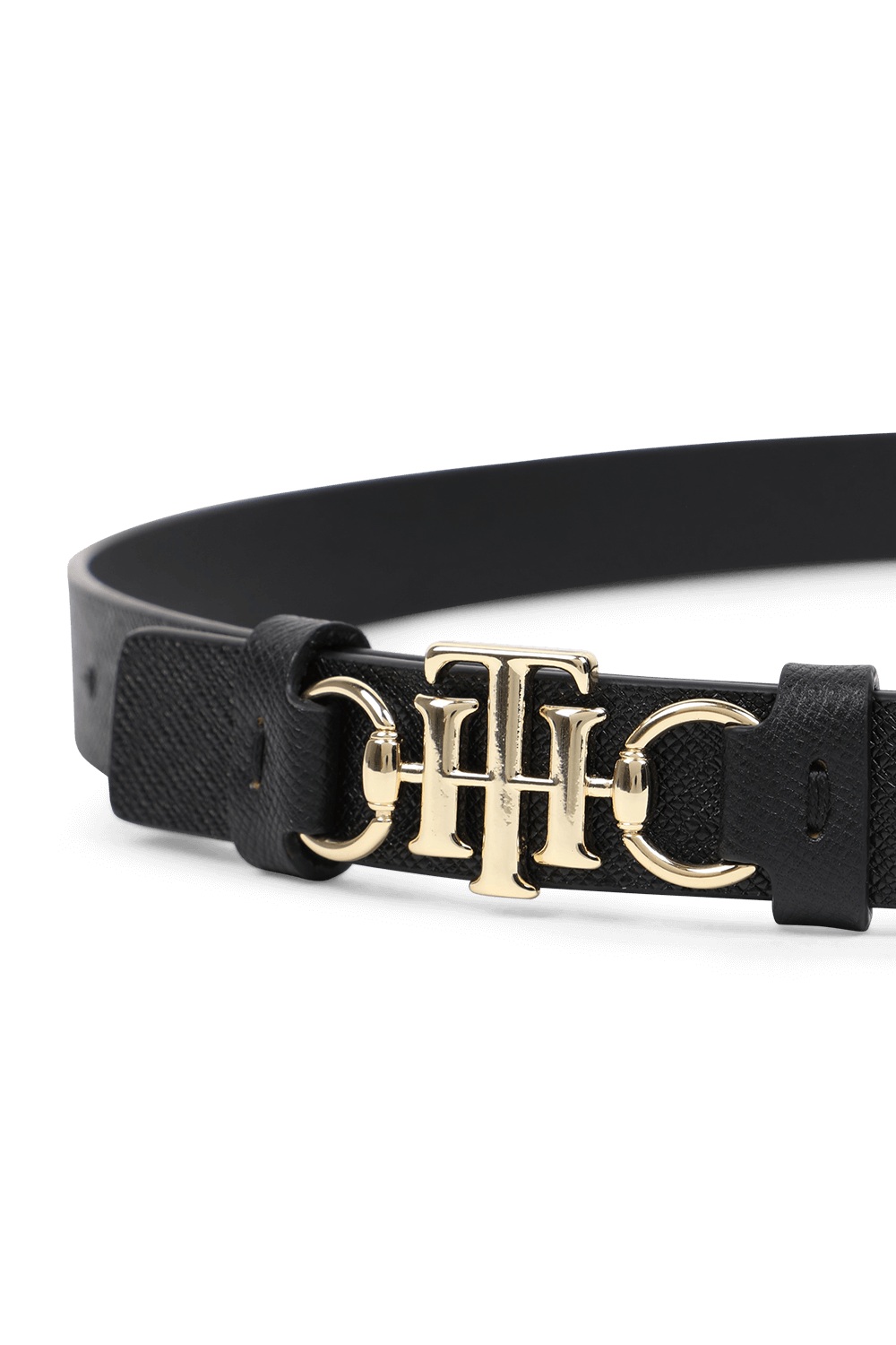 תמונת תקריב של חגורה טי-אייץ' קלאב בגוון שחור