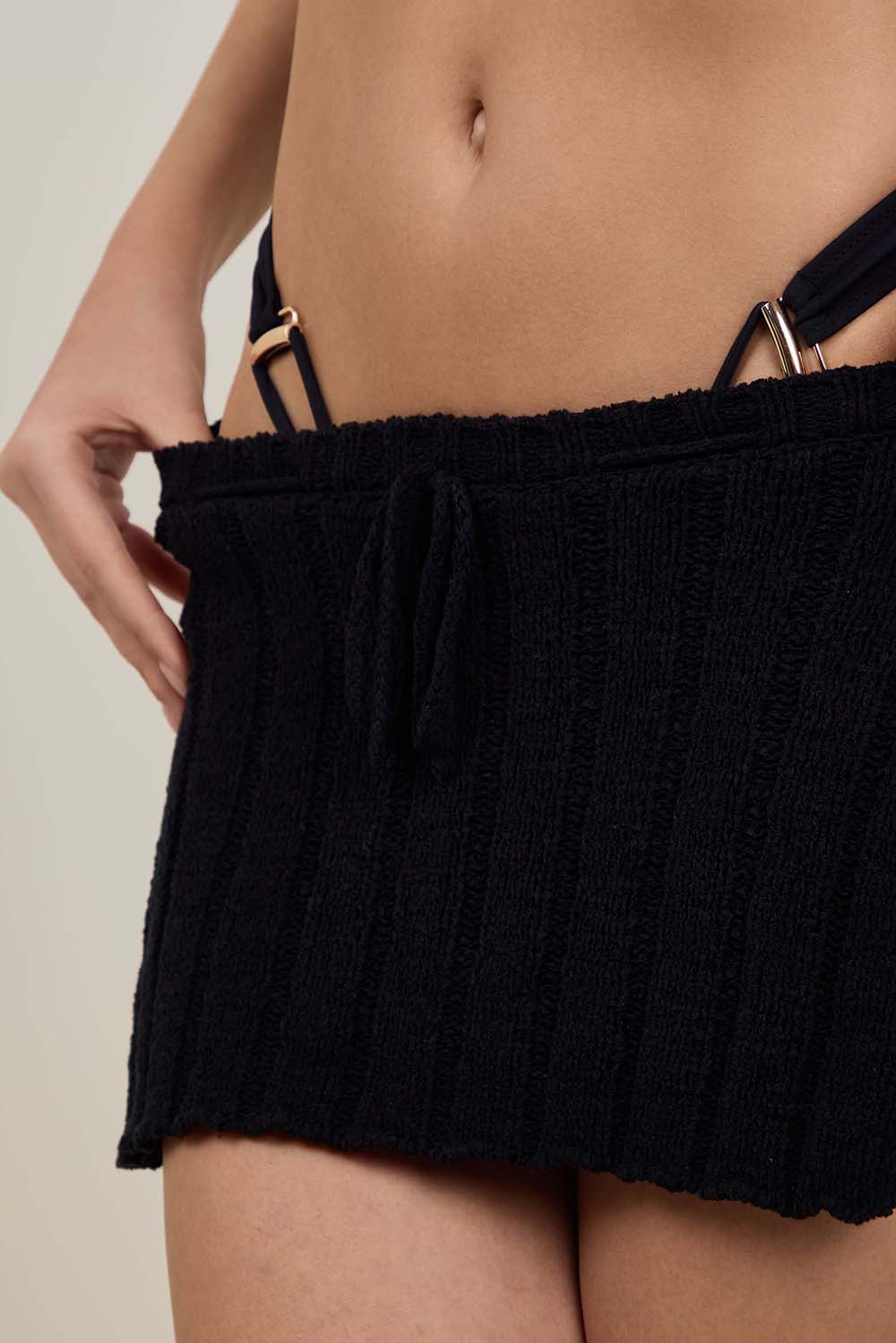 תמונת תקריב דוגמן של חצאית מיקרו קרושה