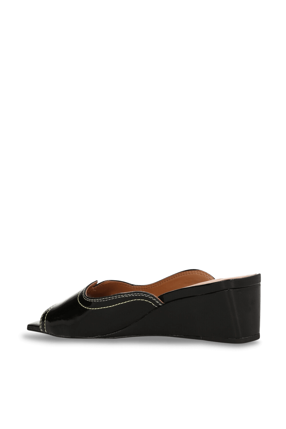 תמונה אחורית של נעלי סליידס עקב