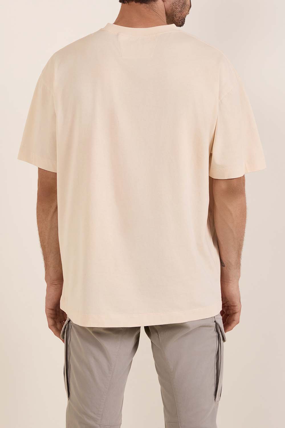 תמונת תקריב דוגמן של חולצת טי