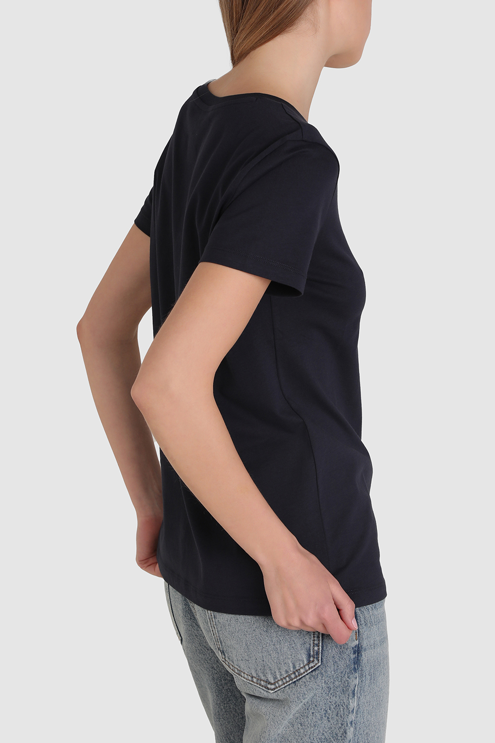 תמונת דוגמן אחורית של חולצת טי