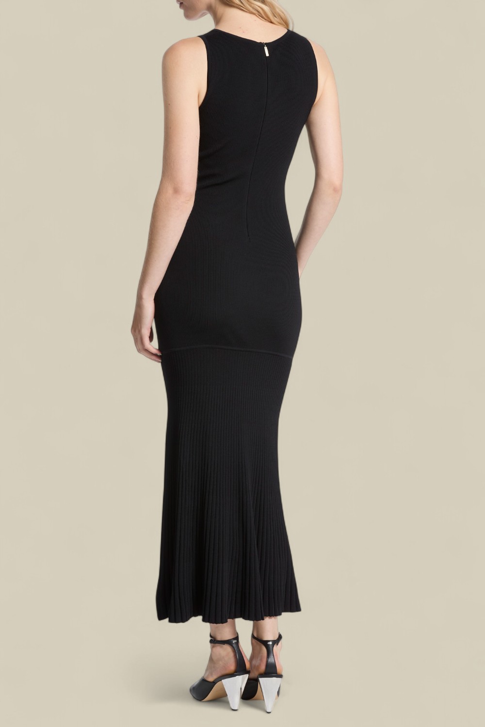 תמונת דוגמן אחורית של שמלת מקסי