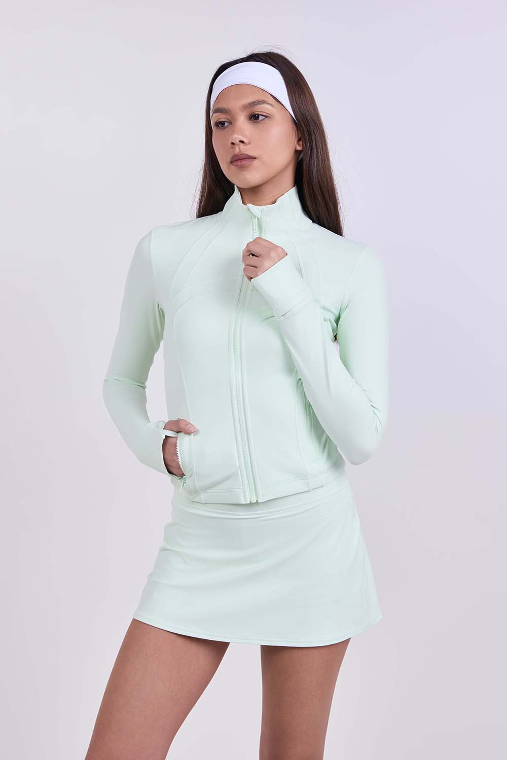 תמונת דוגמן קידמית של Define Cropped Jacket Nulu