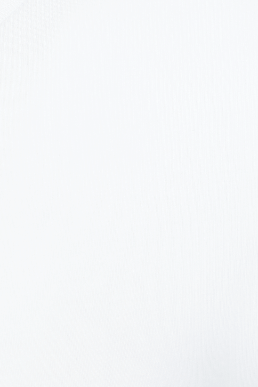 תמונת תקריב של מארז שתי חולצות טי בגזרת סלים