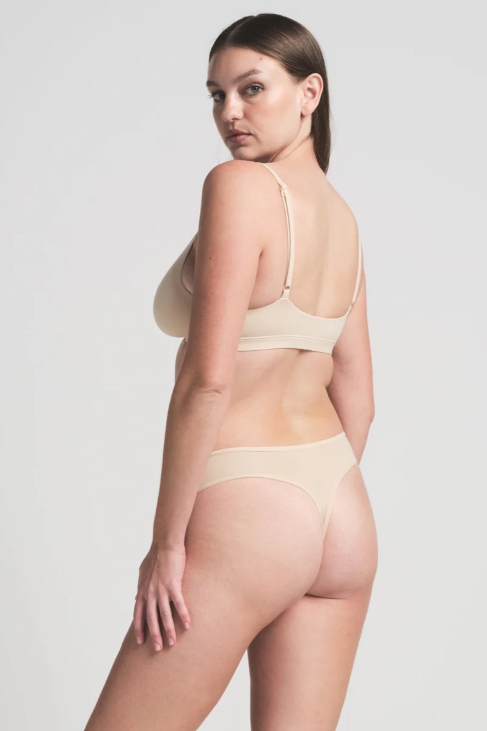 תמונת דוגמן אחורית של THONG