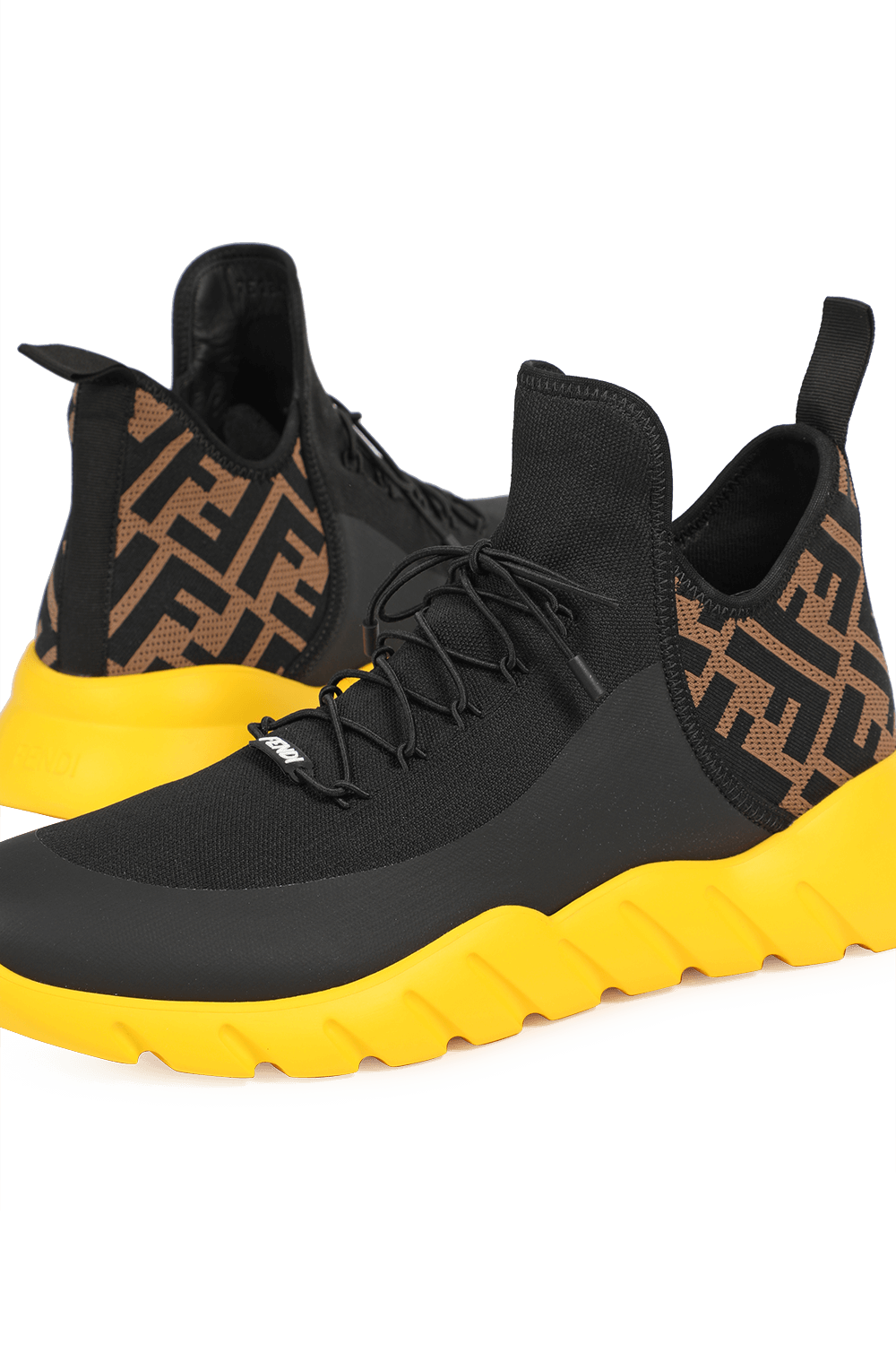 תמונת תקריב של Black Sneakers High-Tops