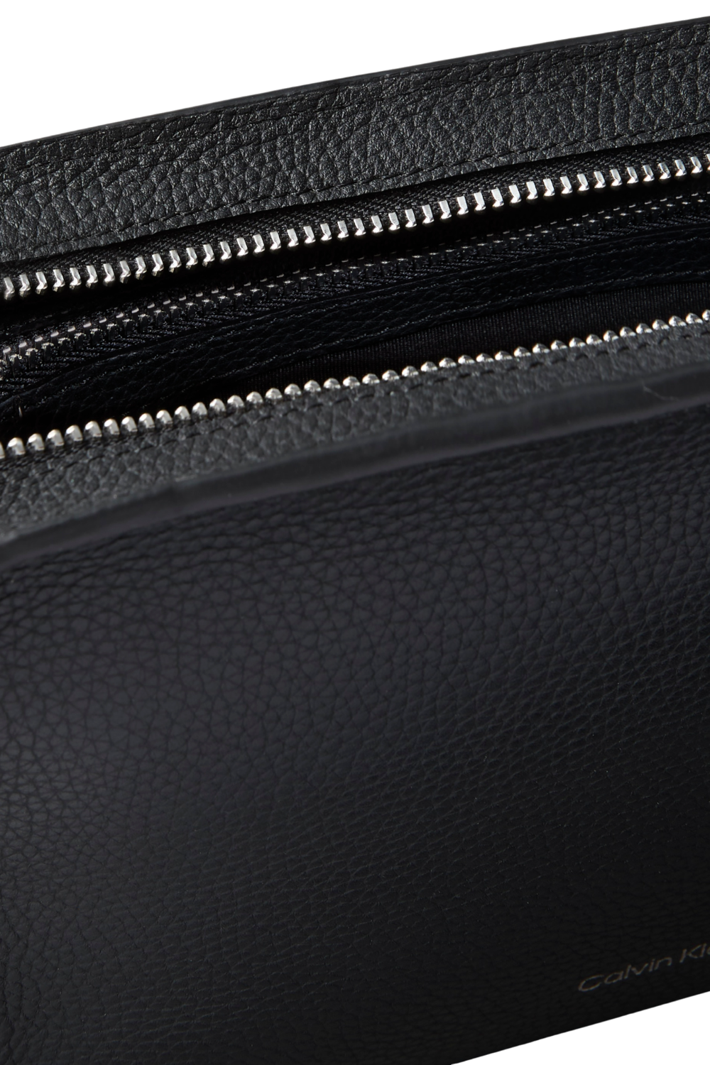 תמונת תקריב של תיק רחצה סמול