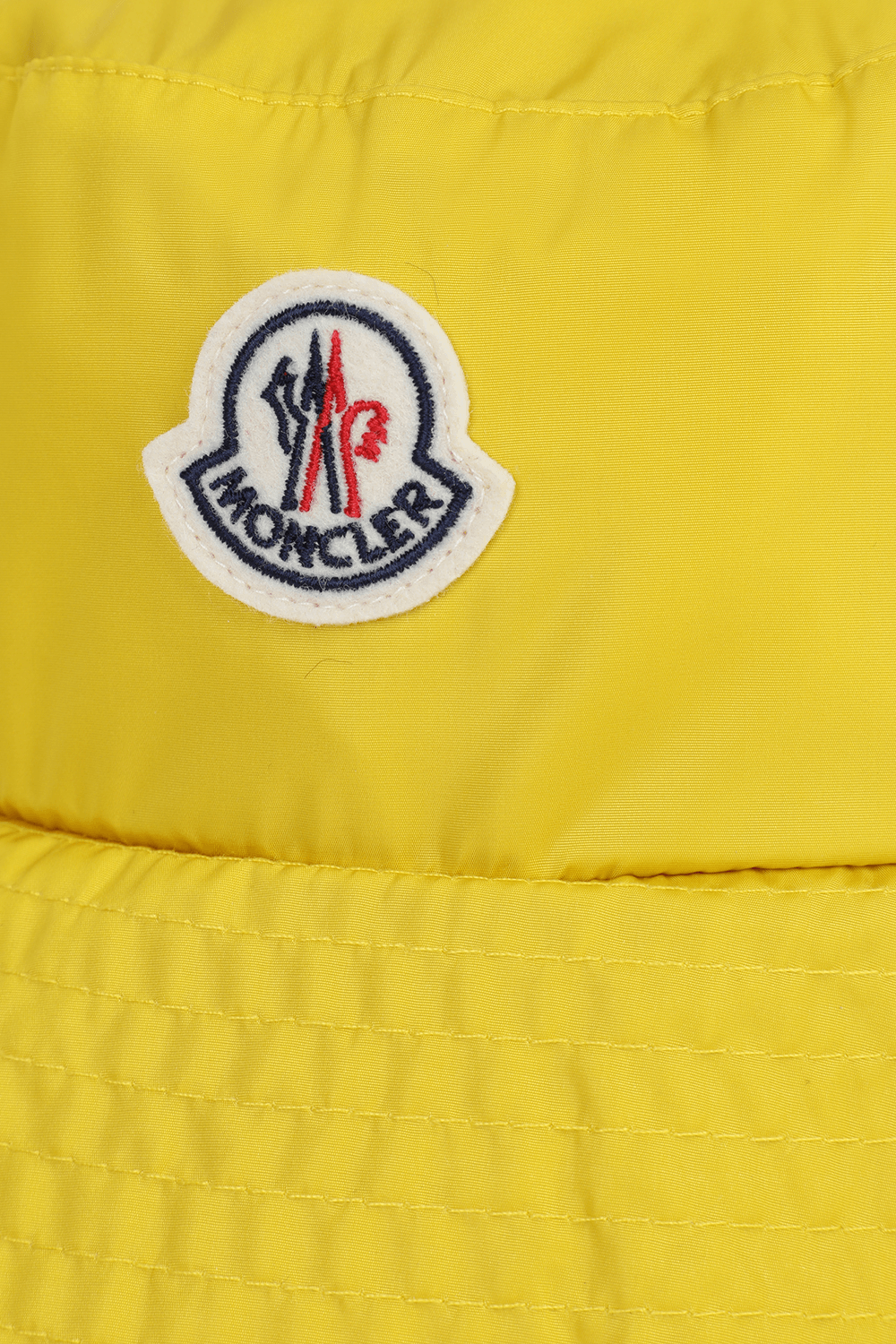 כובע באקט צהוב עם לוגו פאץ' MONCLER