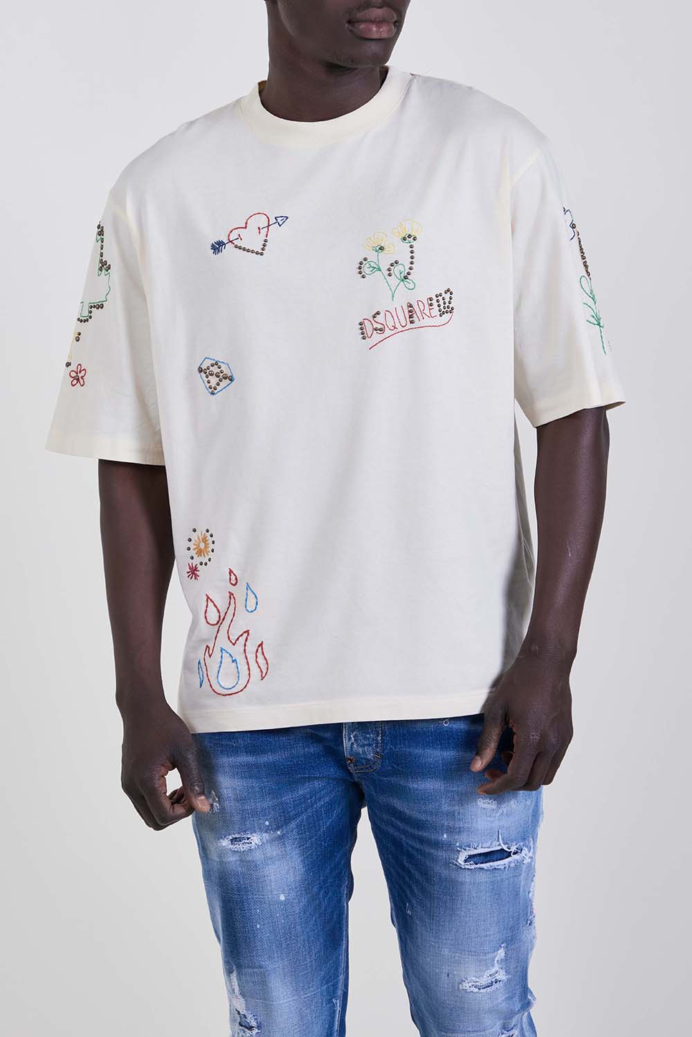 תמונת דוגמן קידמית של חולצת טי בגזרת אוברסייז