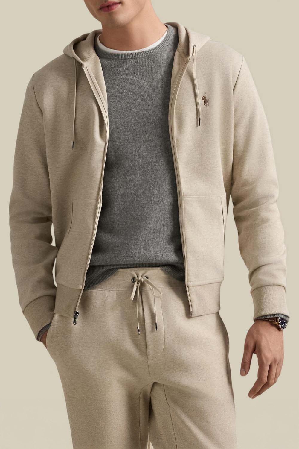 תמונת דוגמן קידמית של סווטשירט קפוצ'ון