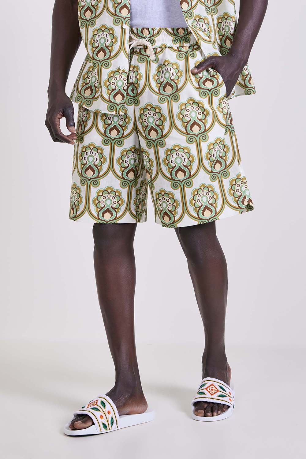 תמונת דוגמן קידמית של מכנסיים קצרים