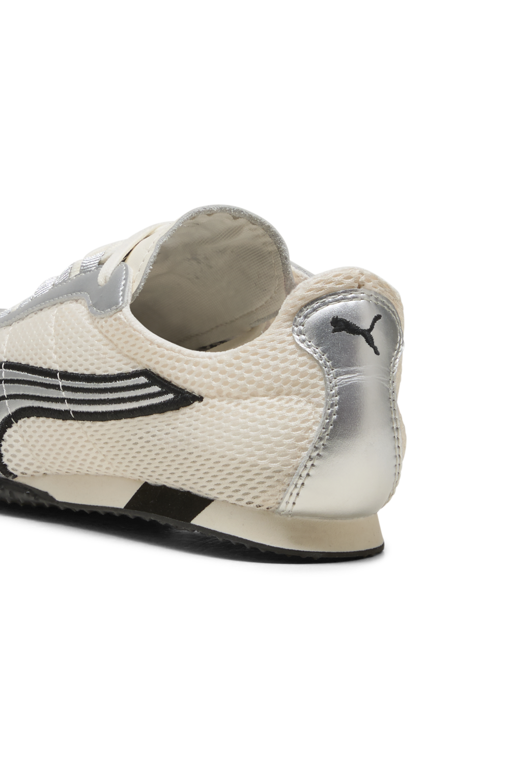 תמונת פנים של נעלי סניקרס