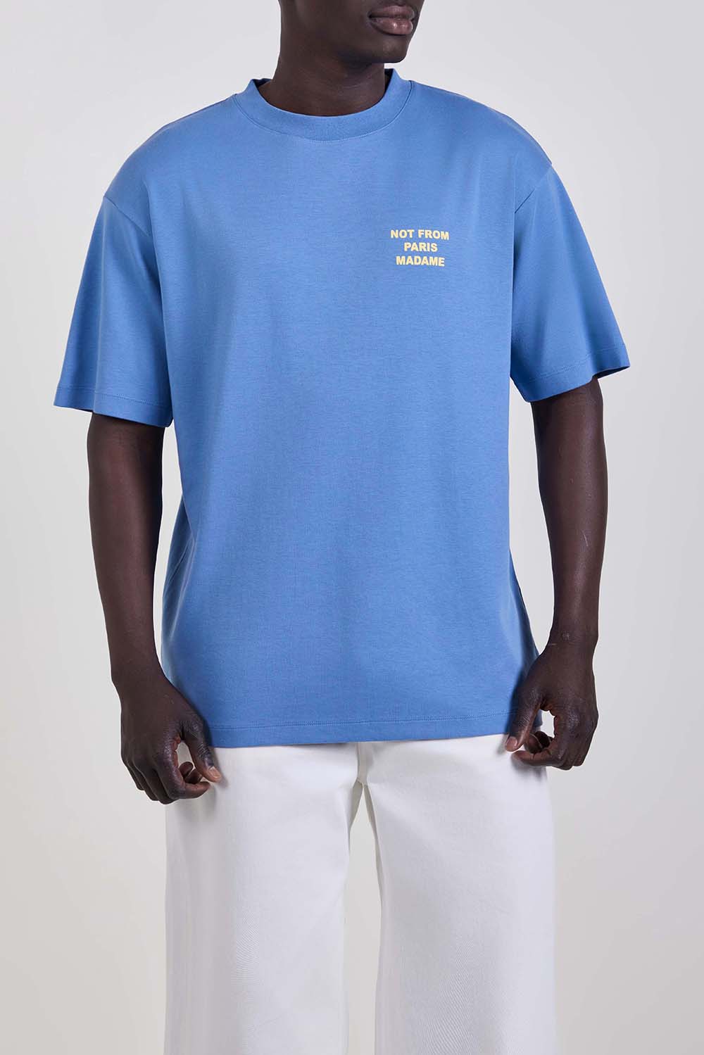 תמונת דוגמן קידמית של חולצת טי בגזרה משוחררת