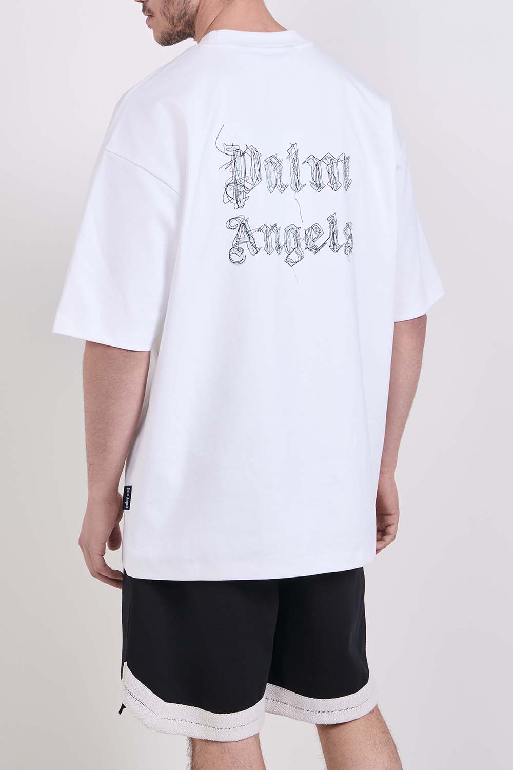 תמונת דוגמן אחורית של חולצת טי אוברסייז