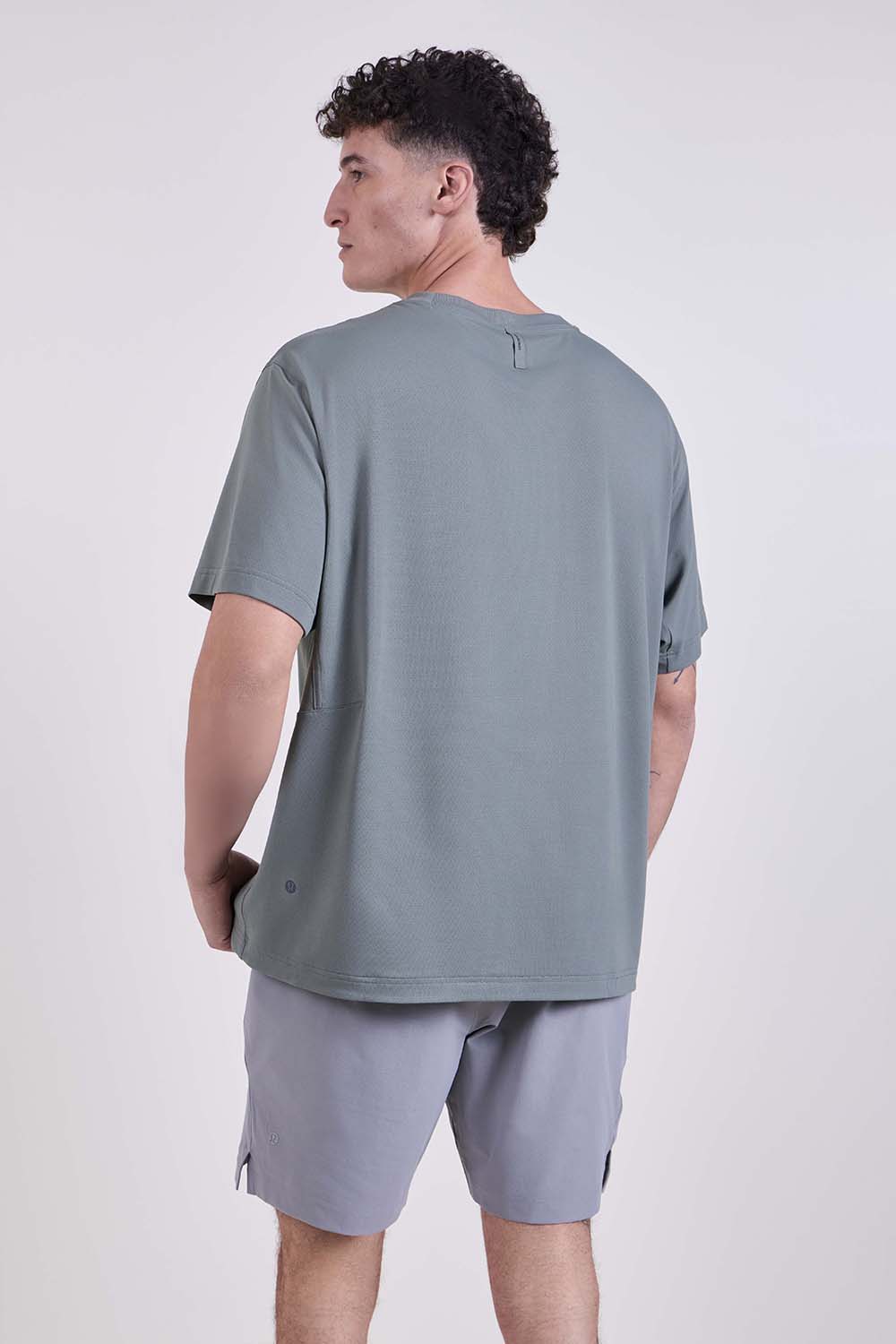 תמונת דוגמן אחורית של EasySet Training Short-Sleeve Shirt