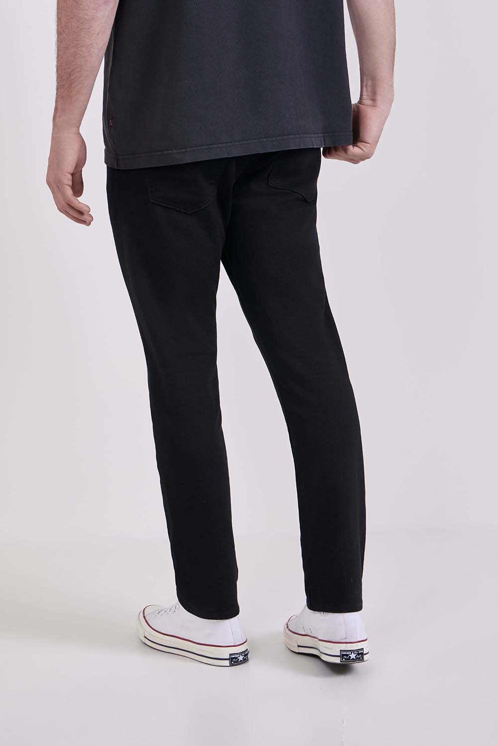 תמונת דוגמן אחורית של מכנסי ג'ינס סלים 512