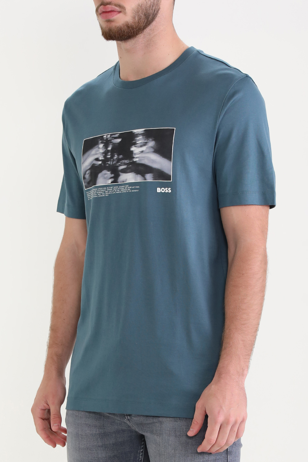 תמונת דוגמן קידמית של חולצת טי גרפית