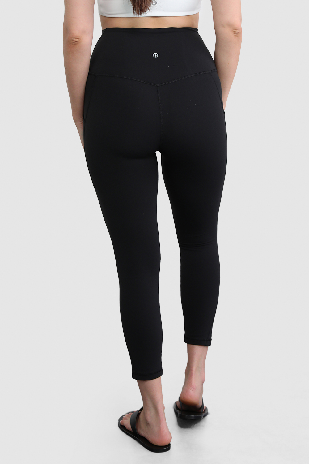 תמונת דוגמן אחורית של Align Hr Crop 23Inch Pockets