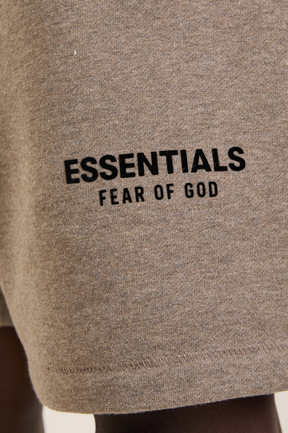 תמונת דוגמן אחורית של מכנסיים קצרים פליז