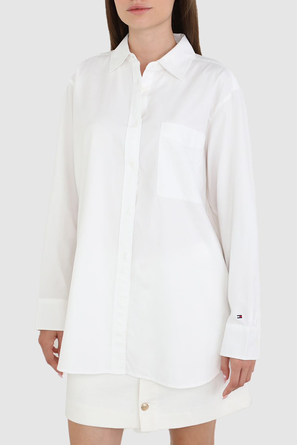 תמונת דוגמן קידמית של חולצת כפתורים ארוכה