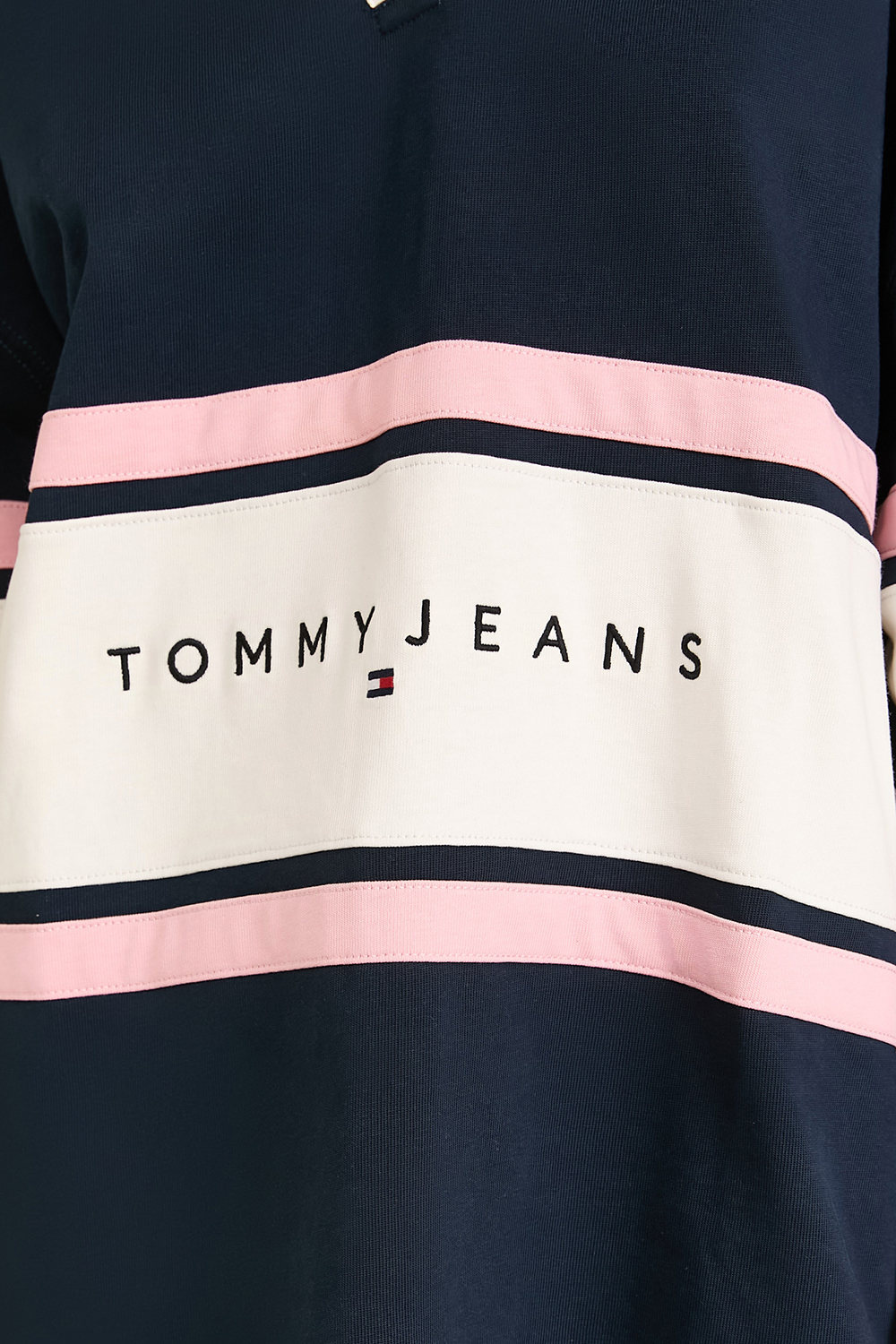 תמונת תקריב דוגמן של סווטשירט פולו רוגבי