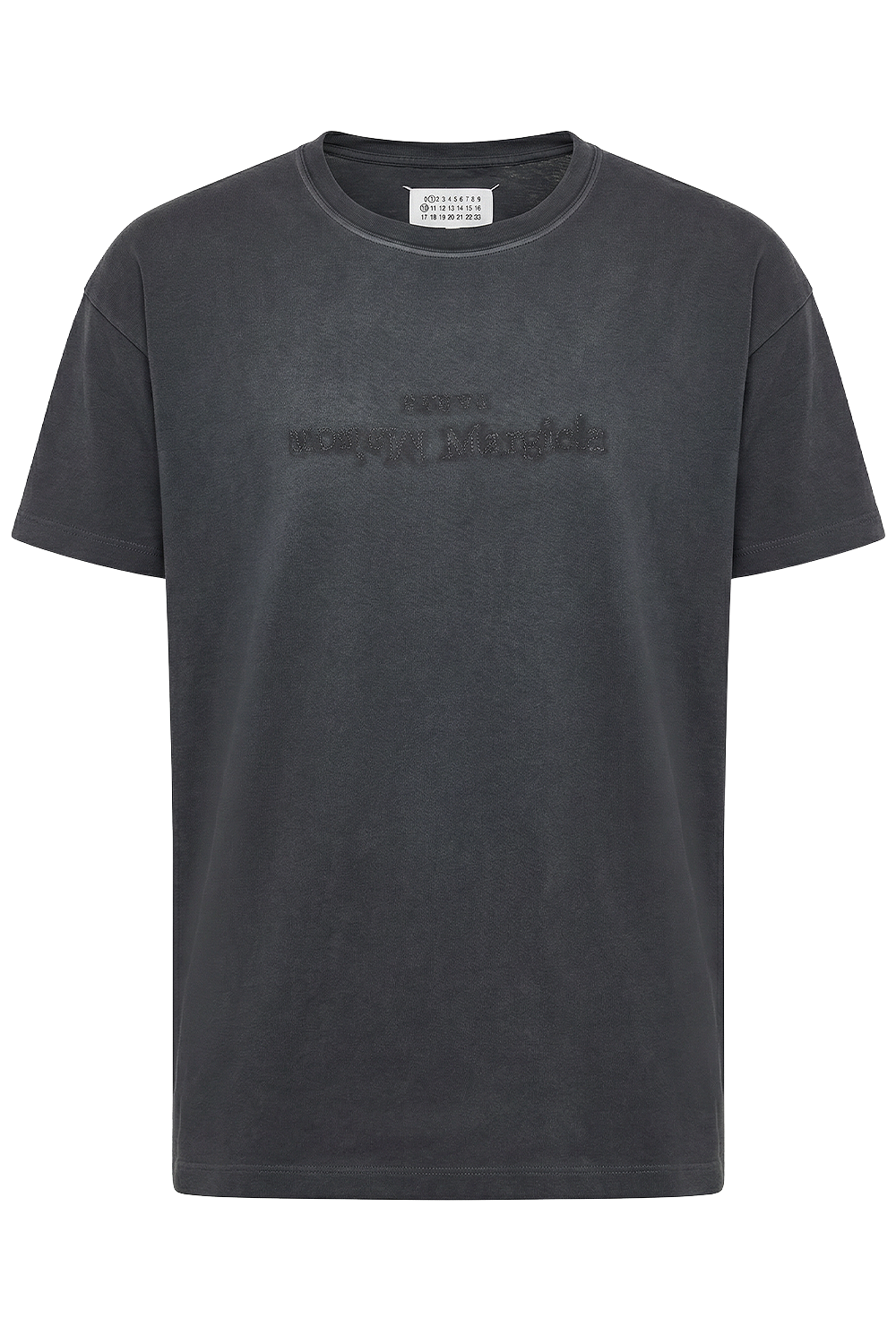 תמונה קידמית של חולצת טי