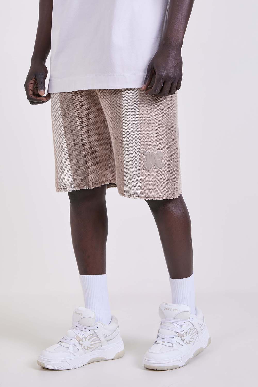 תמונת דוגמן קידמית של מכנסיים קצרים סרוגים