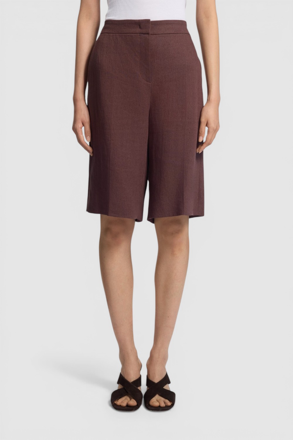 תמונת דוגמן קידמית של מכנסיים מחוייטים פשתן