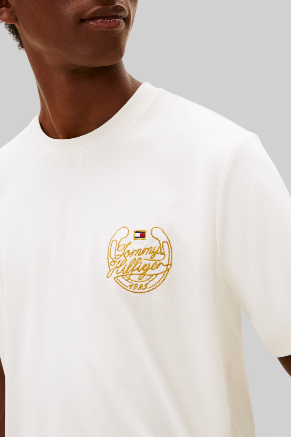 תמונת תקריב דוגמן של חולצת טי