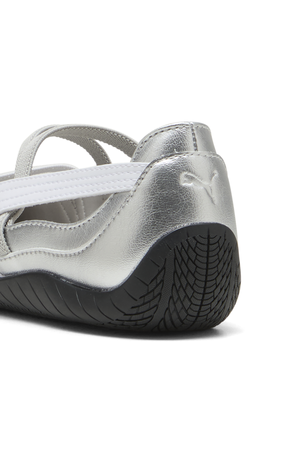 תמונת פנים של נעלי סניקרס