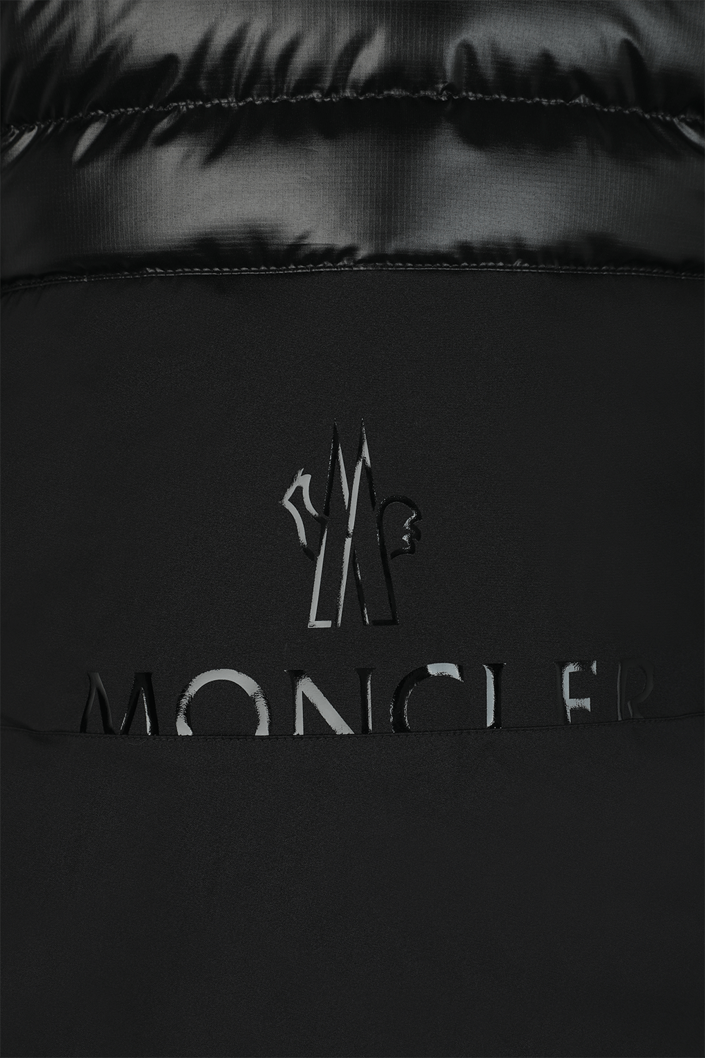 תמונת תקריב של מעיל פוך לרמור