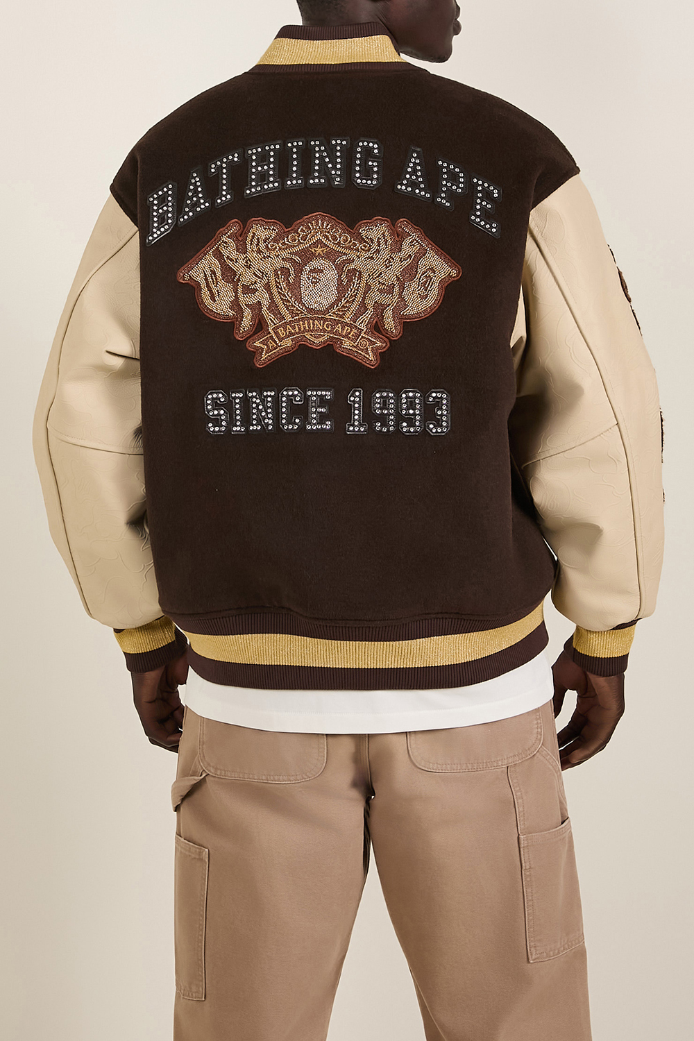 תמונת תקריב דוגמן של ז'קט בייסבול