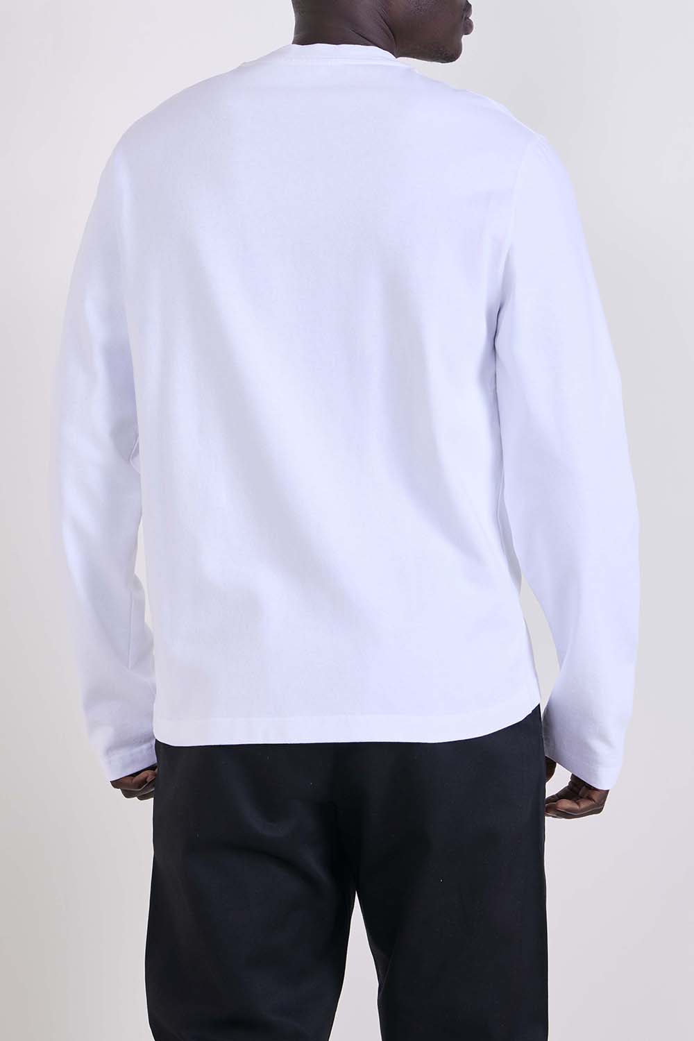 תמונת דוגמן אחורית של חולצת טי ארוכה