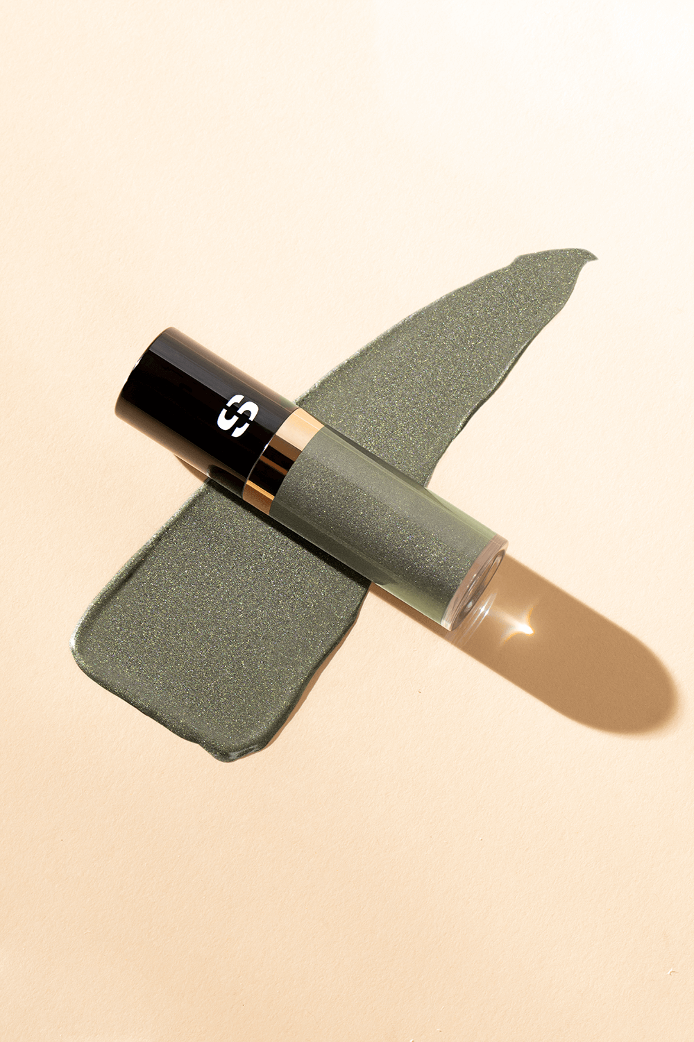 תמונת תקריב של Sisley Ombre Eclat Liquide 6 Wild