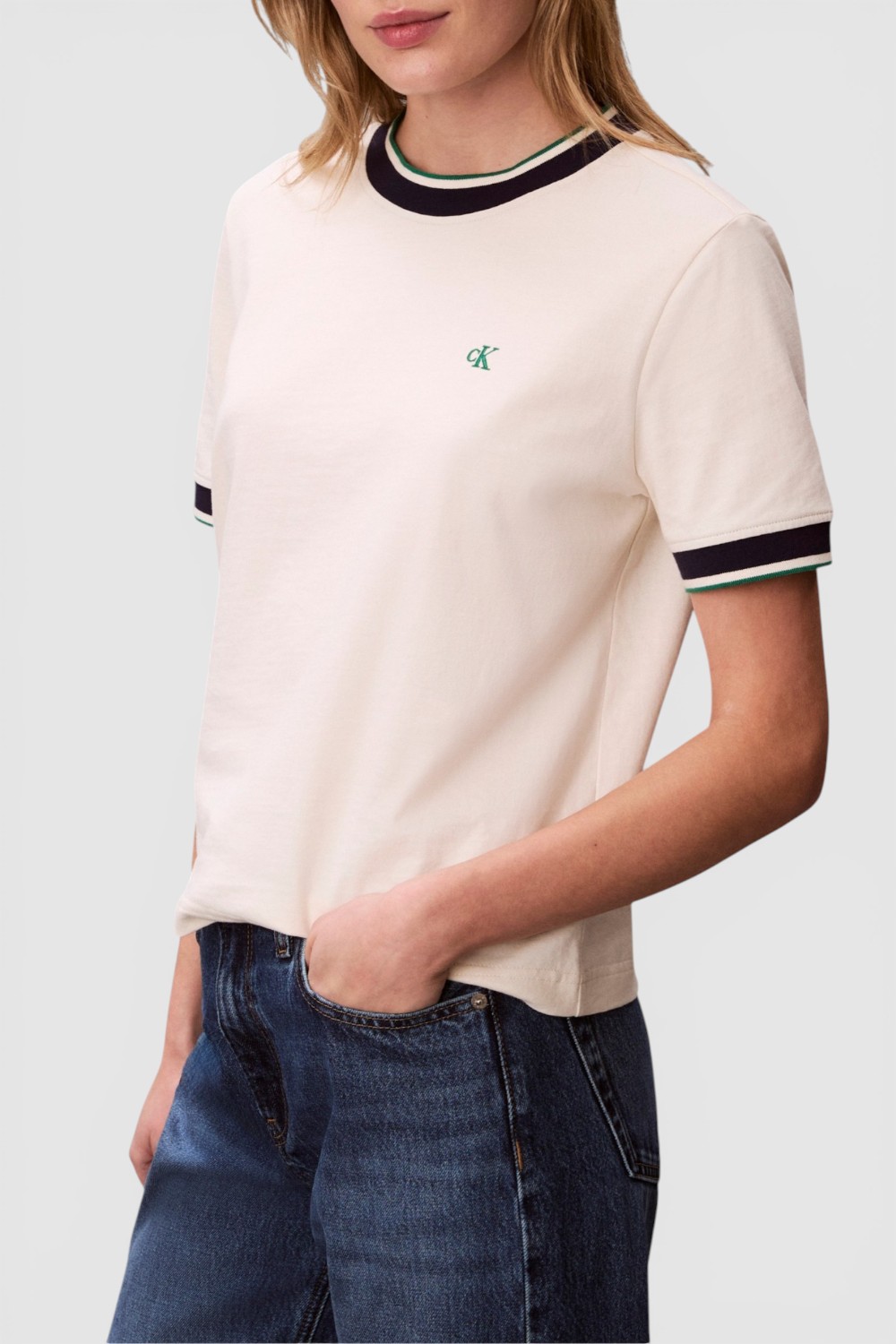 תמונת תקריב דוגמן של חולצת טי