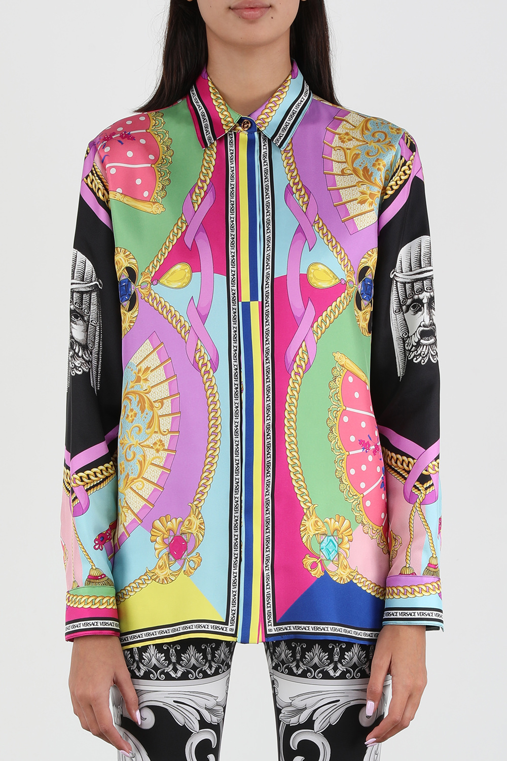 תמונת דוגמן קידמית של חולצת משי בהדפס בארוק צבעוני