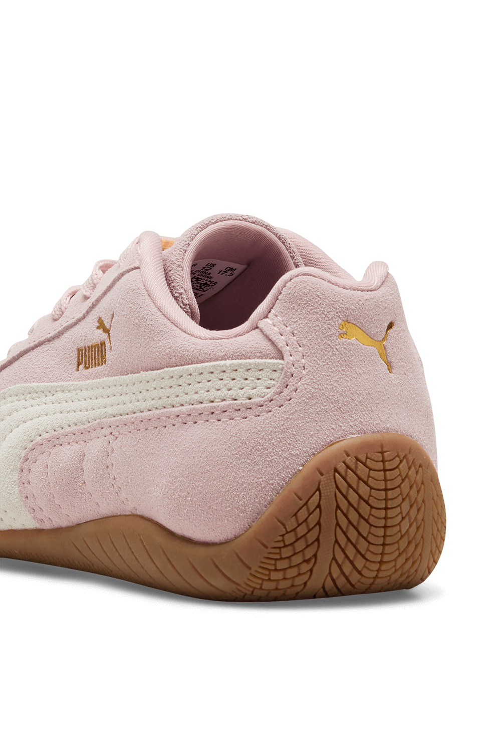 תמונת תקריב של נעלי סניקרס ספידקאט