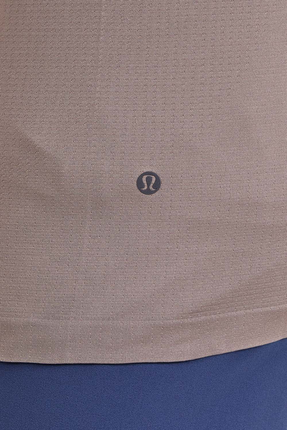 תמונת תקריב דוגמן של Metal Vent Tech Half-Zip