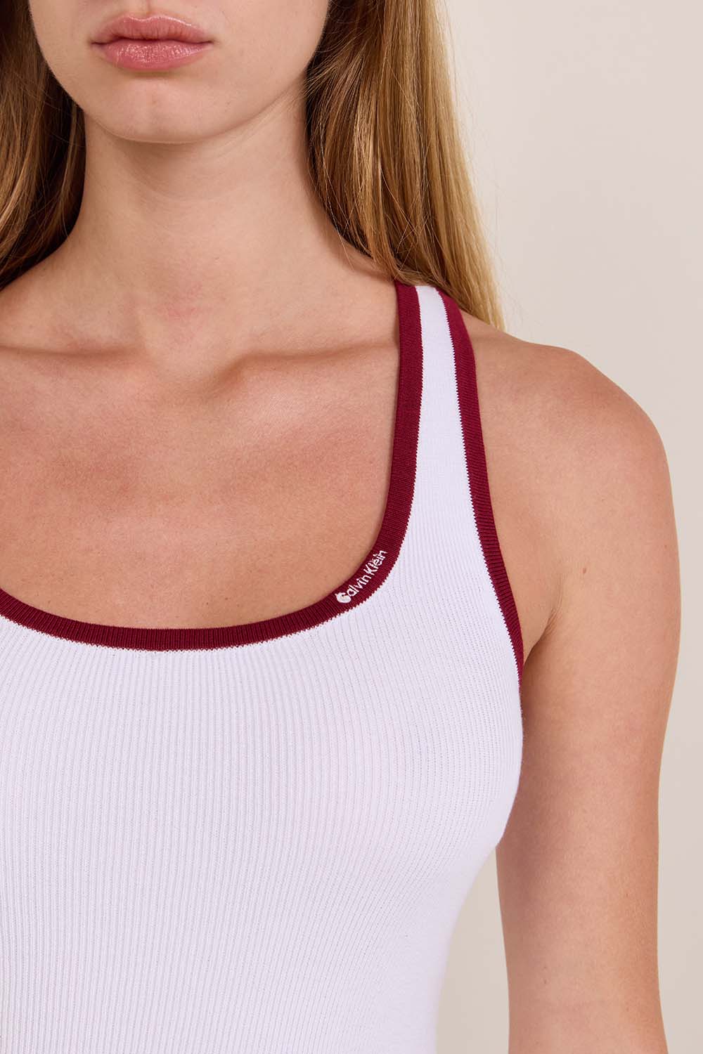 תמונת תקריב דוגמן של גופיית ריב