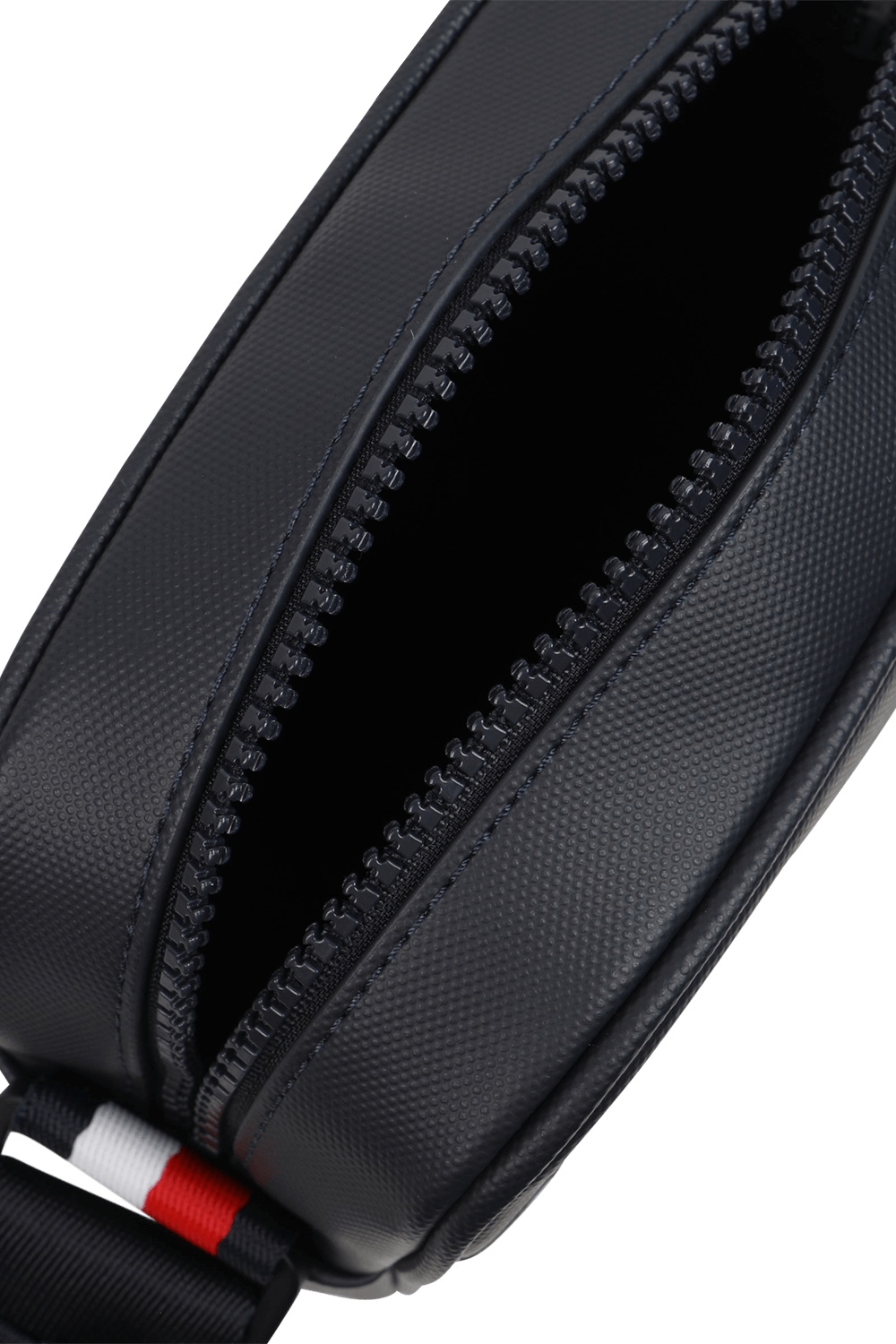 תמונת פנים של תיק מלבני מרוכסן עם לוגו בגוון כחול כהה