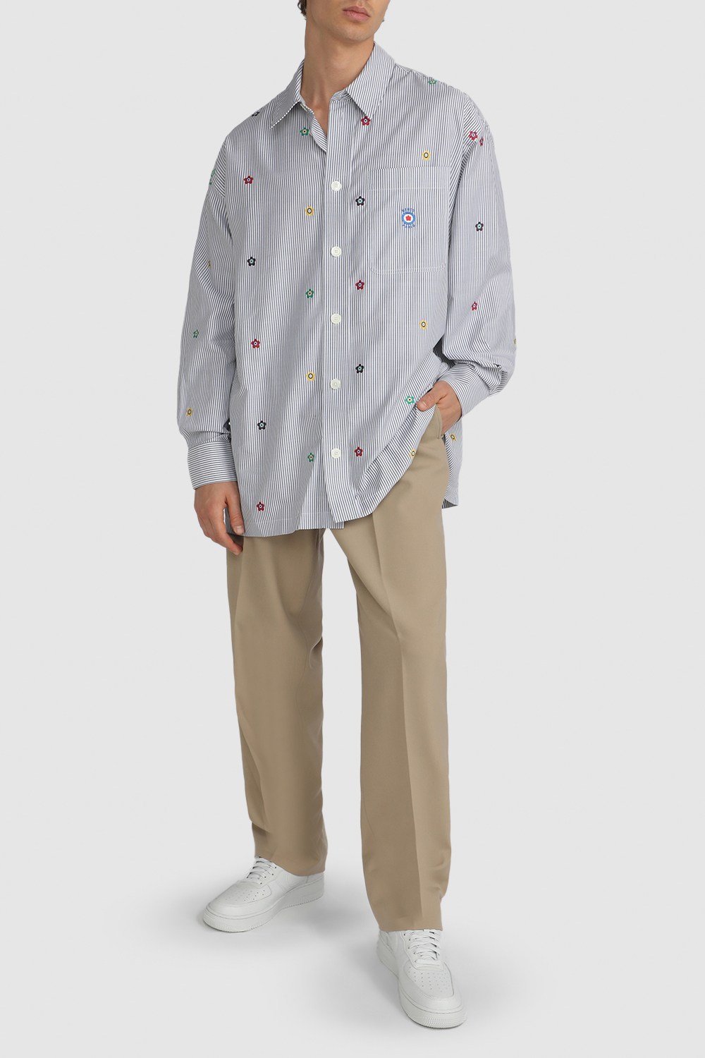 תמונת דוגמן קידמית של נעלי סניקרס אייר פורס