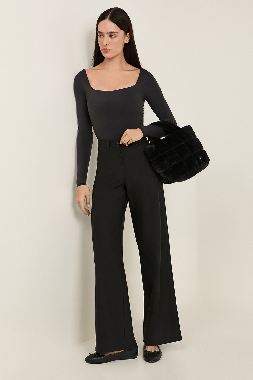 תמונת דוגמן קידמית של Quilted Grid Tote Bag Mini *Plush Fleece