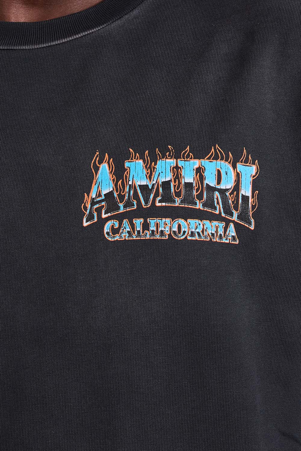 תמונת תקריב דוגמן של חולצת טי