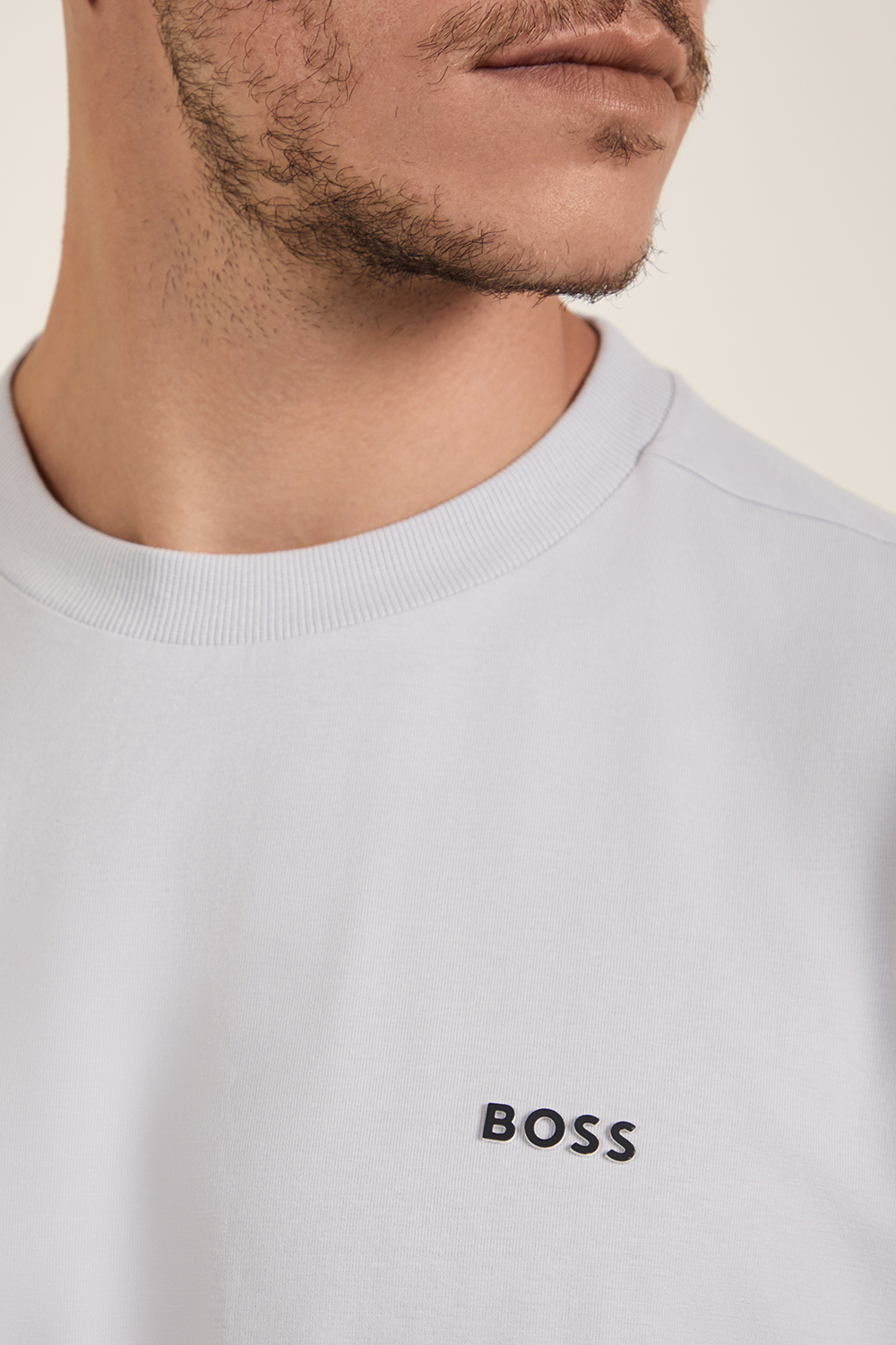 תמונת תקריב דוגמן של חולצת טי