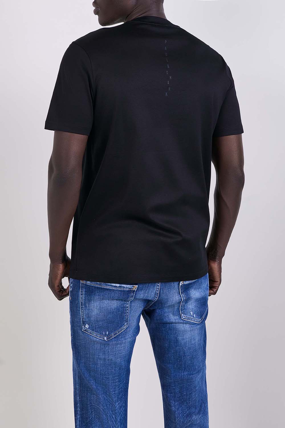 תמונת דוגמן אחורית של חולצת טי