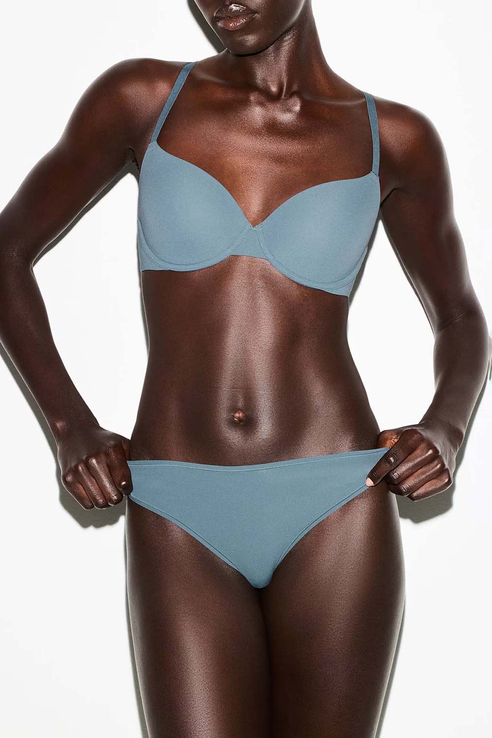 תמונת תקריב דוגמן של THONG